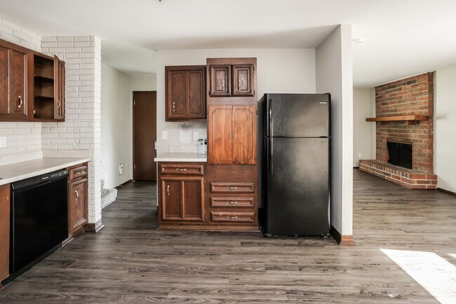 Building Photo - Spacious Three-Level Home in Kansas City, MO