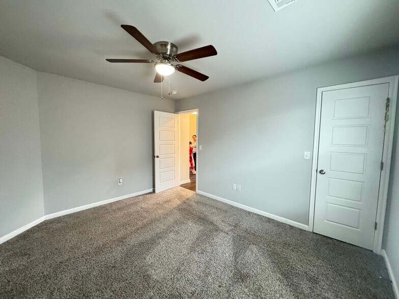 Building Photo - 9104 SW 47th St