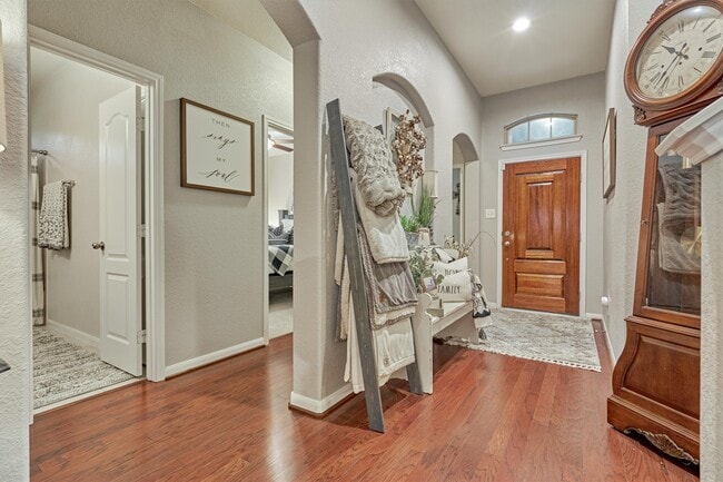 Building Photo - 204 Forest Peak Way