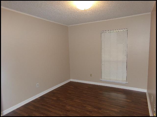 Building Photo - 39 Oak Forest Loop