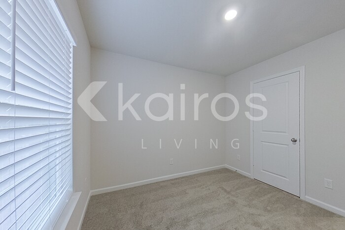 Building Photo - 2201 Banyon Cir
