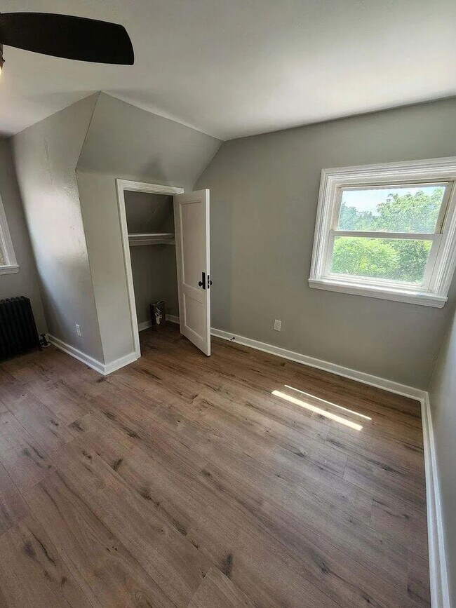 Building Photo - 3915-3917 Mount Troy