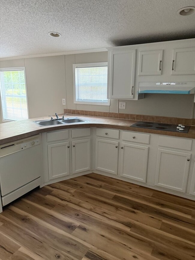 Building Photo - RECENTLY RENOVATED!!  4-Bedroom/ 2-Bath Home