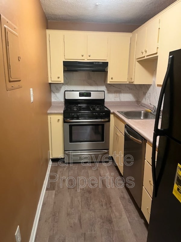 Building Photo - 10 Kenmar Dr