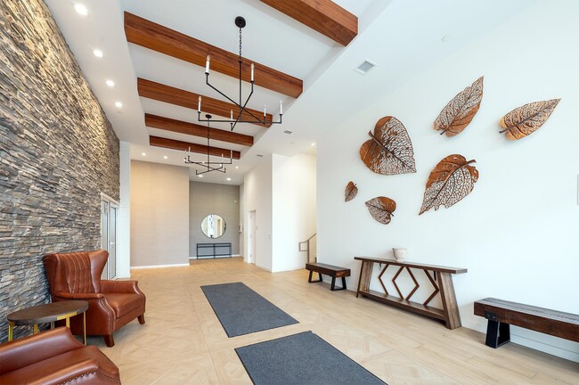 Building Photo - 425 3rd St