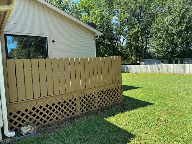 Building Photo - 1114 Mockingbird Ln