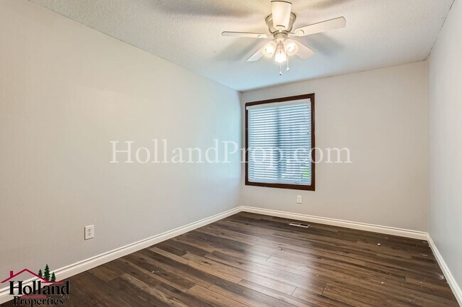 Building Photo - Charming 3-Bed, 2-Bath Home with Stunning Neighborhood Views & Excellent Amenities! NEW PRICE and...
