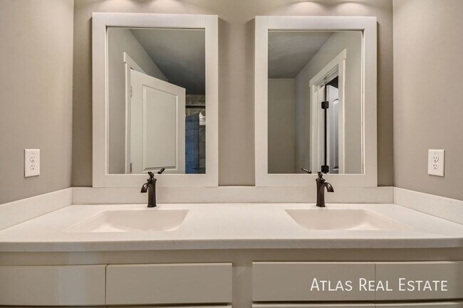 Building Photo - 4731 Columbine St