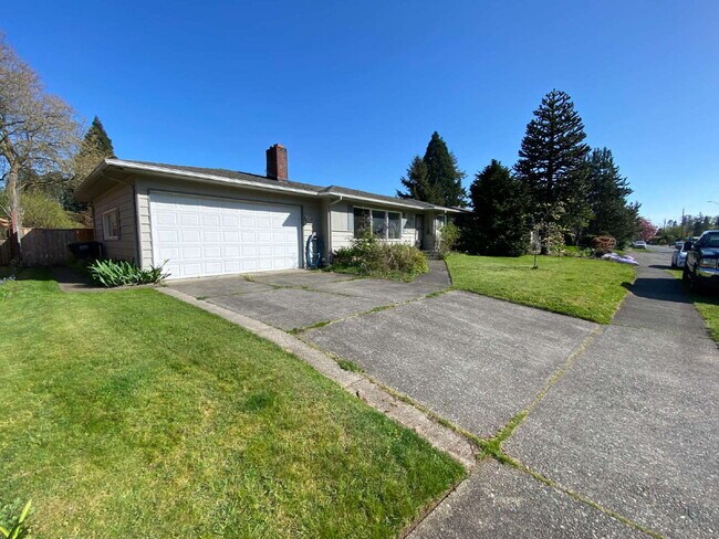 Building Photo - Massive Fenced Yard, Spacious 3BR Near Hospital, Shopping & Waterfront in Prime Bellingham Location