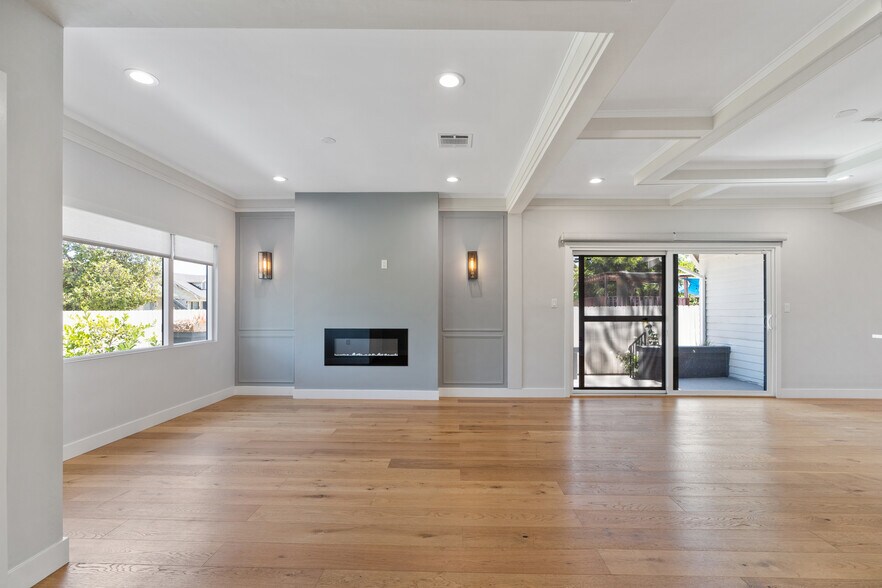 Building Photo - 1828 W 47th St