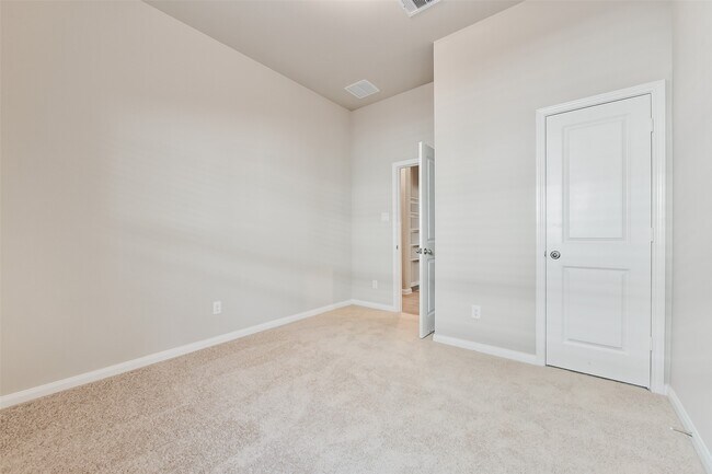 Building Photo - 3915 Sugardale St