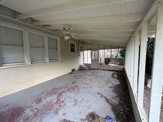 Building Photo - 215 N Washington St