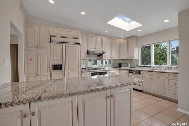 Building Photo - 3049 Clubhouse Rd