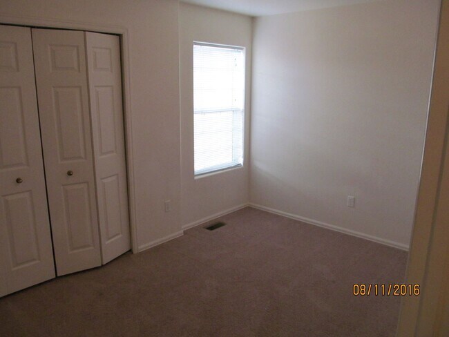 Building Photo - FEELS LIKE HOME! 2BD CONDO with MOUNTAIN VIEWS - Security Deposit Waiver Available