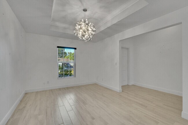 Building Photo - 226 SW Starfish Ave