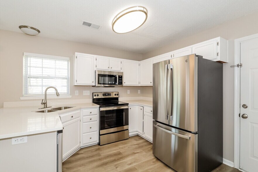 Building Photo - 6104 Brick Landing Dr