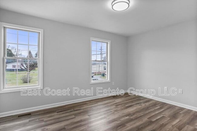 Building Photo - 119 E Rd