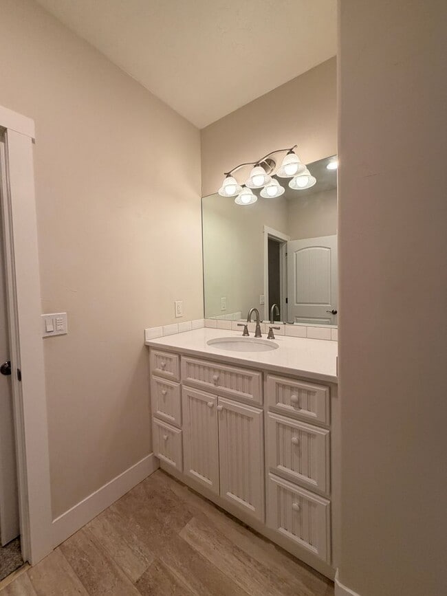 Building Photo - Dual Primary Suite's. 2 Bedroom / 2.5 Bathroom Single Level Home in NE Bend