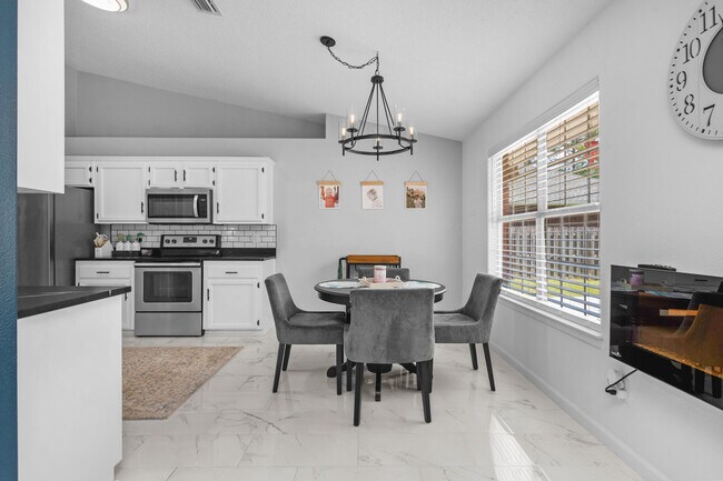 Building Photo - 2442 Raider Ln