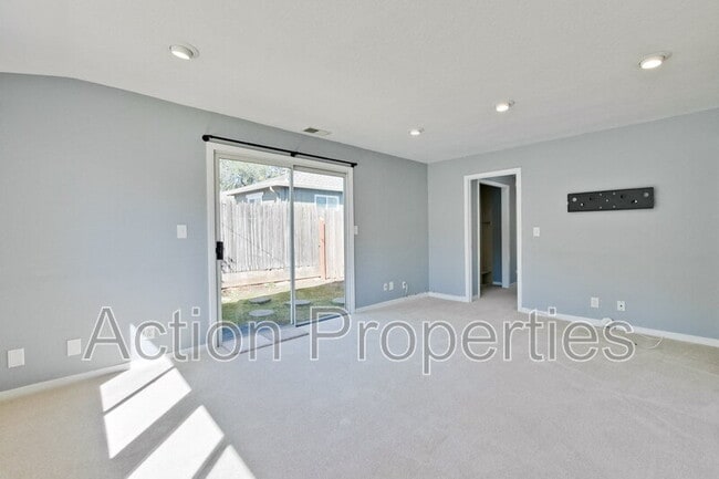 Building Photo - 485 Benvenue Ave
