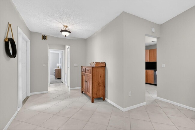 Building Photo - 870 NW 32nd Ave