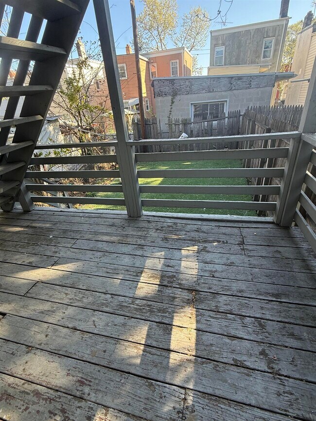 Building Photo - 290 Ege Ave