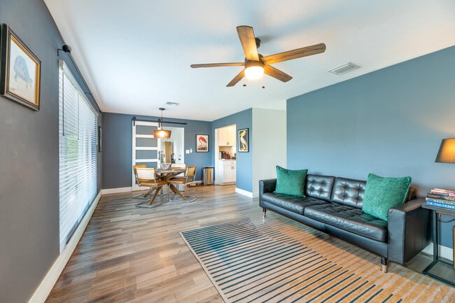 Building Photo - 5840 NE 1st Terrace