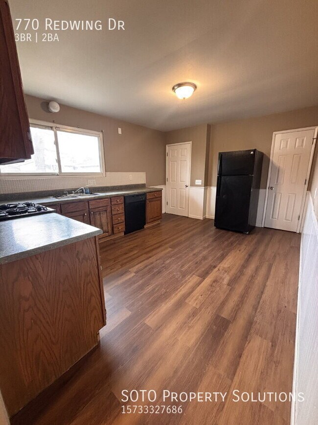 Building Photo - 770 Redwing Dr