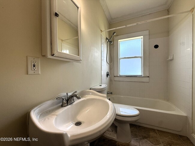 Building Photo - 1329 Cherry St