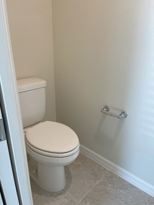 Building Photo - 3156 Emerald Acrs Ln