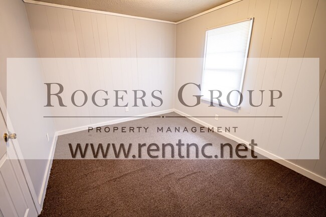 Building Photo - #103*** - 811-813 Hughes St Duplex