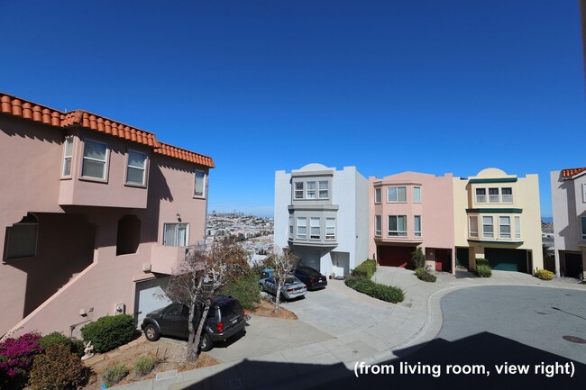 Building Photo - Bayview: Modern Townhome 4 bedroom 2 1/2 B...