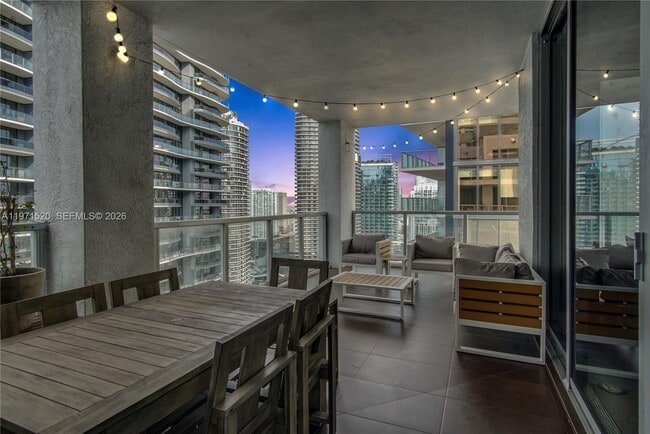 Building Photo - 1050 Brickell Ave