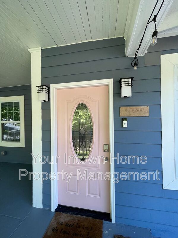 Building Photo - 548 Ontario Ave SW