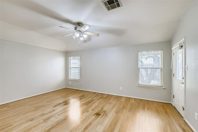 Building Photo - 1504 Julianas Way