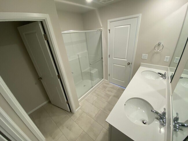 Building Photo - Brand New Home with Fantastic Views in Belfair.