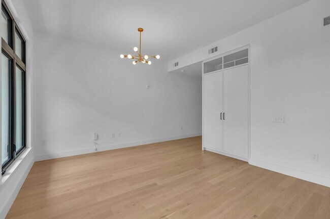 Building Photo - 567 Ponce De Leon Ave NE