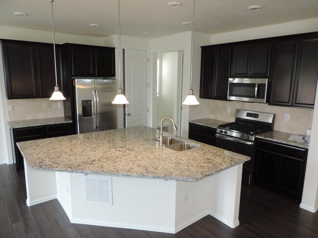Building Photo - Sierra Ridge 4 Bedroom Home (Available Imm...