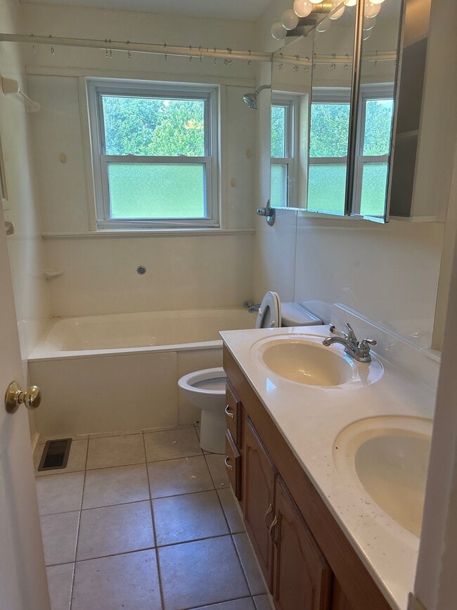 Building Photo - 4209 Narcissus Dr