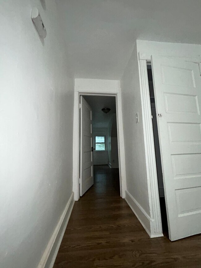 Building Photo - 28 Lee Ave