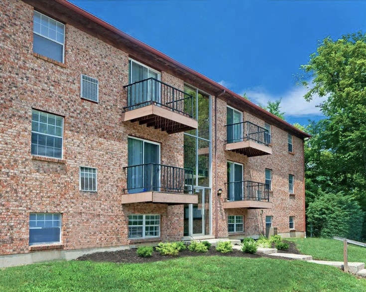 Crown Crossing - Crown Crossing Apartments