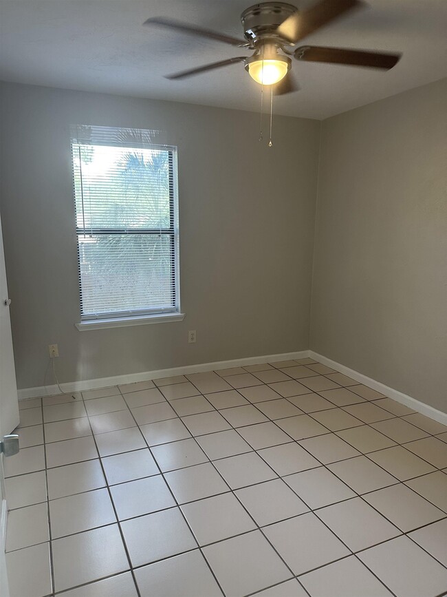 Building Photo - 1830 Sylvan Ct