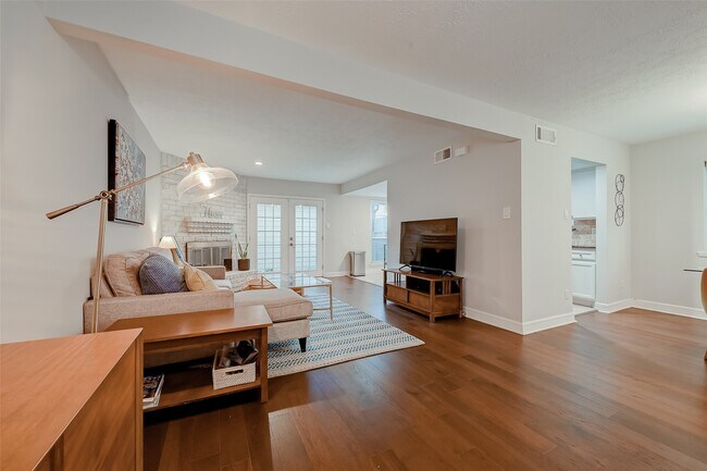 Building Photo - 742 Country Pl Dr