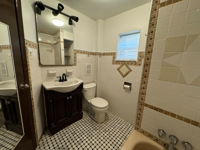 Building Photo - 2602 S Fairhill St