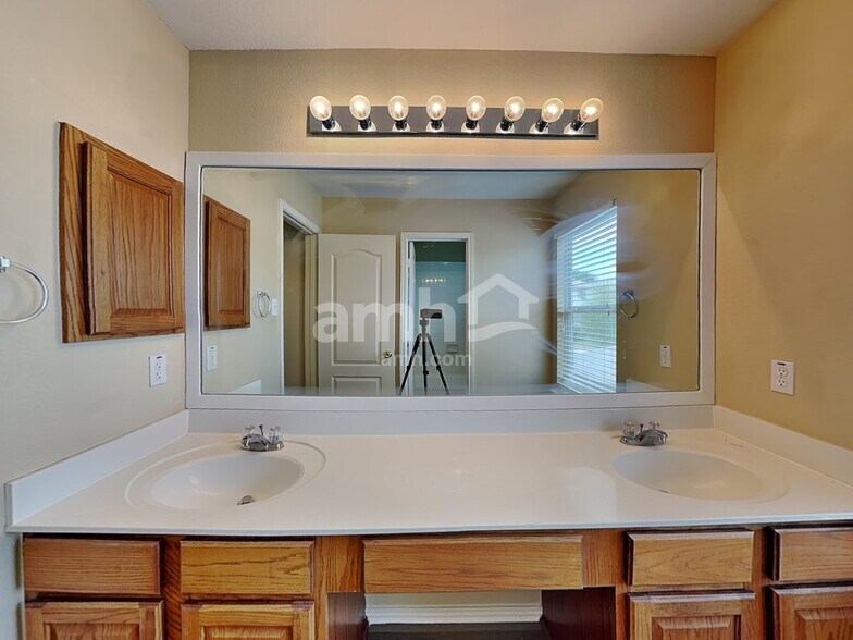 Building Photo - 23007 Airedale Ln