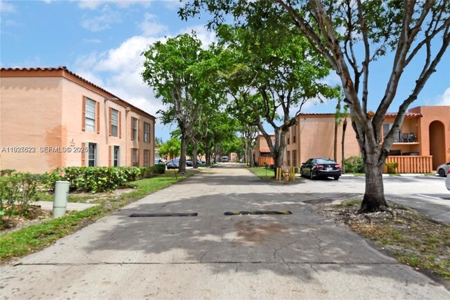 Building Photo - 7110 Fairway Dr