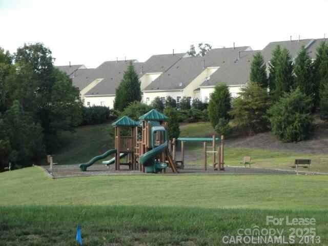 Building Photo - 9806 Sky Vista Dr
