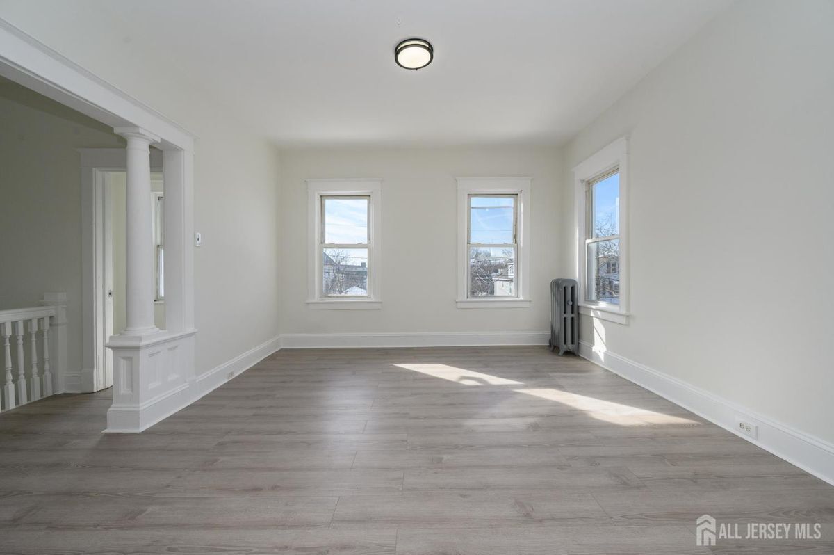 Building Photo - 377 Delavan St
