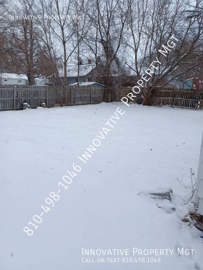 Building Photo - 2213 Savoy Ave