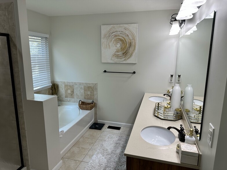 Master Bath - 218 Grant Park Dr